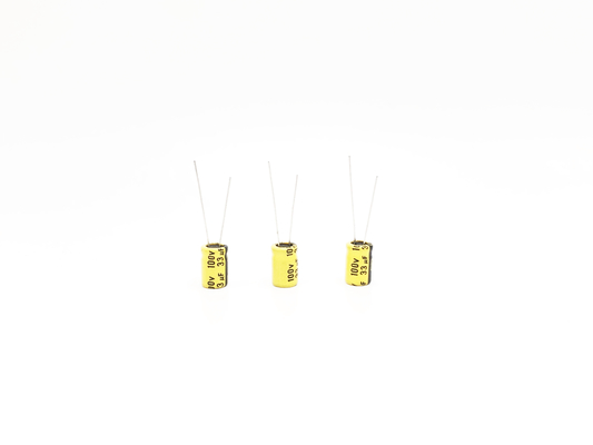 Condensador de alta temperatura electrolítico de aluminio amarillo 33UF100V