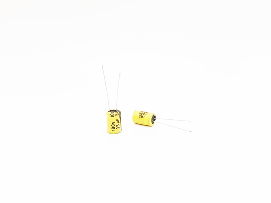 Condensador de alta temperatura electrolítico de aluminio amarillo 33UF100V