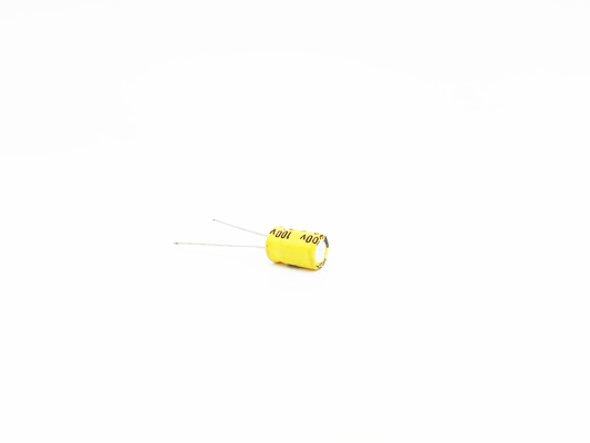 Condensador de alta temperatura electrolítico de aluminio amarillo 33UF100V