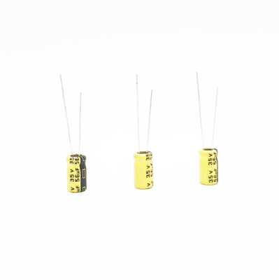Condensadores electrolíticos del ESR de la ventaja radial da alta temperatura baja del condensador 56UF35V