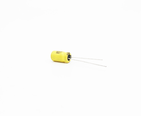 Condensadores electrolíticos del ESR de la ventaja radial da alta temperatura baja del condensador 56UF35V