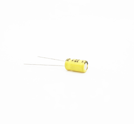 Condensadores electrolíticos del ESR de la ventaja radial da alta temperatura baja del condensador 56UF35V