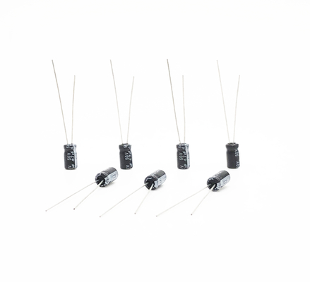 Condensadores electrolíticos miniatura 4.7UF50V 2000 horas de condensador de la larga vida
