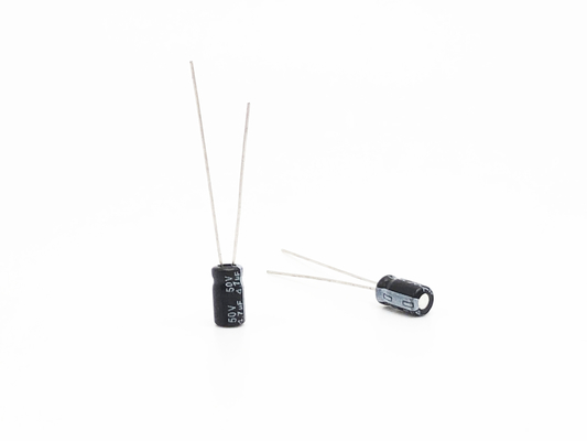 Condensadores electrolíticos miniatura 4.7UF50V 2000 horas de condensador de la larga vida
