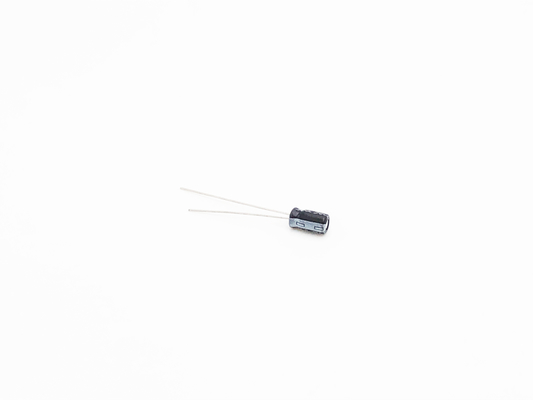 Condensadores electrolíticos miniatura 4.7UF50V 2000 horas de condensador de la larga vida