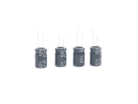 47UF63V capacitancia grande electrolítica de aluminio miniatura de los condensadores 8x12m m