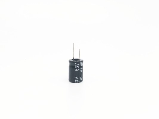 47UF63V capacitancia grande electrolítica de aluminio miniatura de los condensadores 8x12m m
