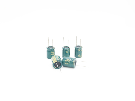 5000 horas de 100UF80V LED de condensador 10X20M M ISO14001 de la luz