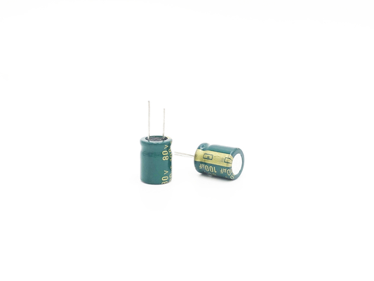 5000 horas de 100UF80V LED de condensador 10X20M M ISO14001 de la luz