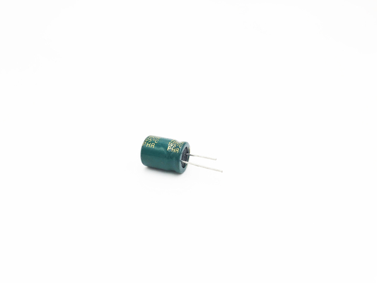 5000 horas de 100UF80V LED de condensador 10X20M M ISO14001 de la luz