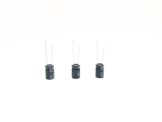 Tolerancia de aluminio del condensador electrolítico el 20% de 10X13m m 220uf 50v