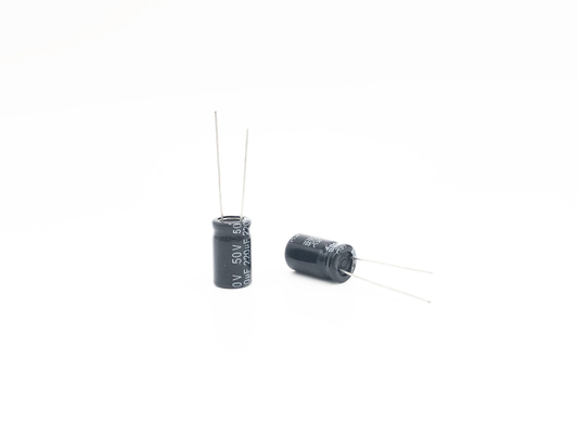 Tipo radial del condensador miniatura de 220UF50V 10X17m m