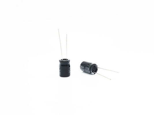 Condensadores electrolíticos radiales miniatura del condensador 330UF35V 10X15m m de TW BOR