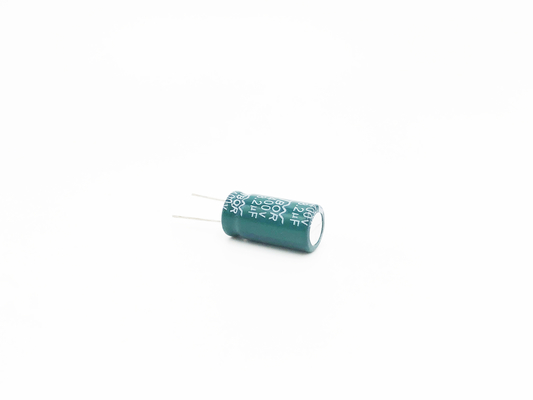 Condensador electrolítico actual 13X20m m de la alta ondulación de 8.2UF 400V