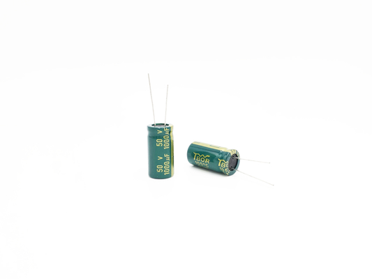 Alta luz de aluminio del condensador electrolítico 1000UF 50V RoHS LED de Voltag