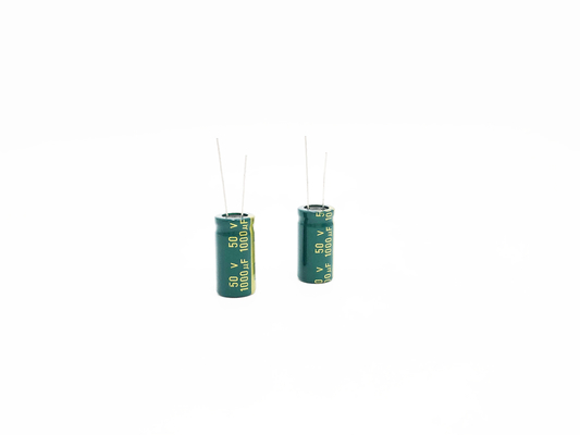 Alta luz de aluminio del condensador electrolítico 1000UF 50V RoHS LED de Voltag