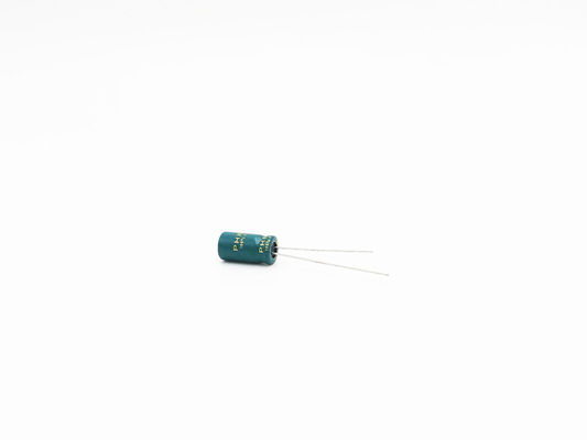 Cilindro 4.7UF 250V Al Electrolytic Capacitor los 8x9MM ISO9001