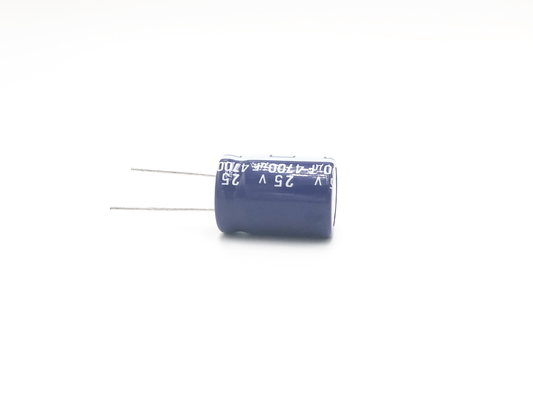 el condensador electrolítico radial 4700uf25v de 18x40m m 2000 horas carga